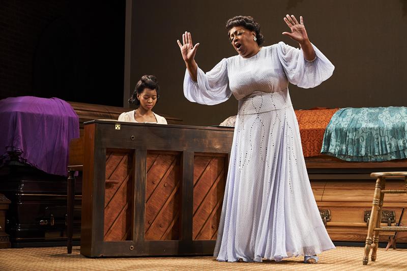 Chaz Hodges (Marie Knight) and Miche Braden (Sister Rosetta Tharpe). Photo Credit Roger Mastroianni.